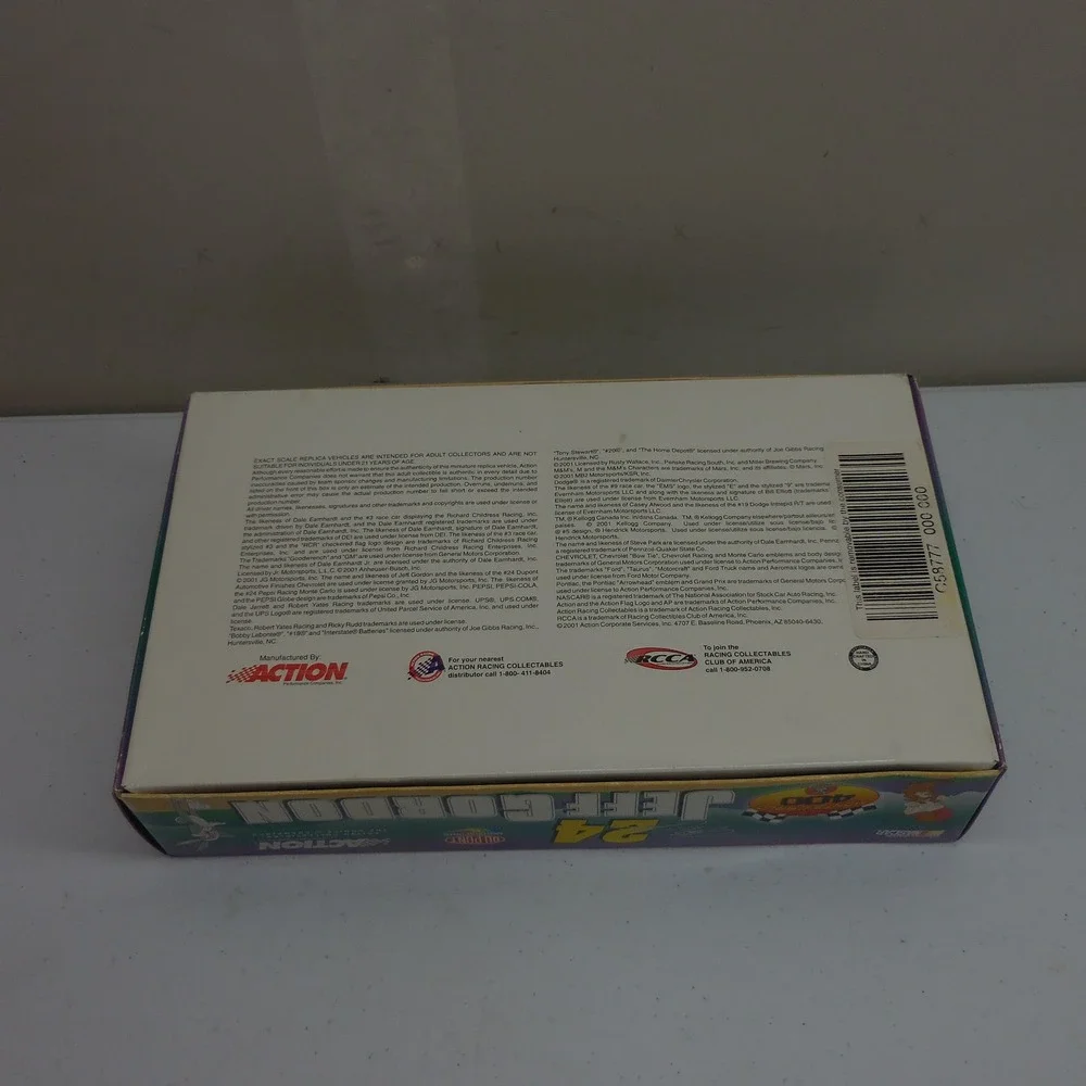Action Jeff Gordon 24 DuPont Looney Tunes 2001 1:64 Hauler ChromaLusion Prizm